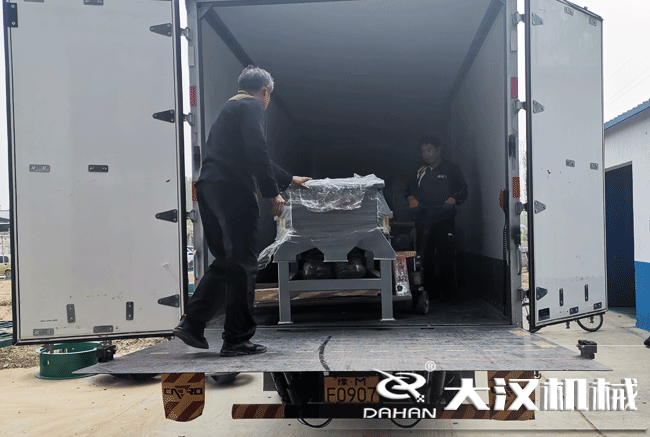 直線振動篩發貨